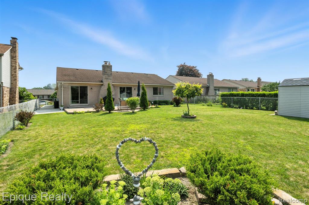 42393 Royal Lane