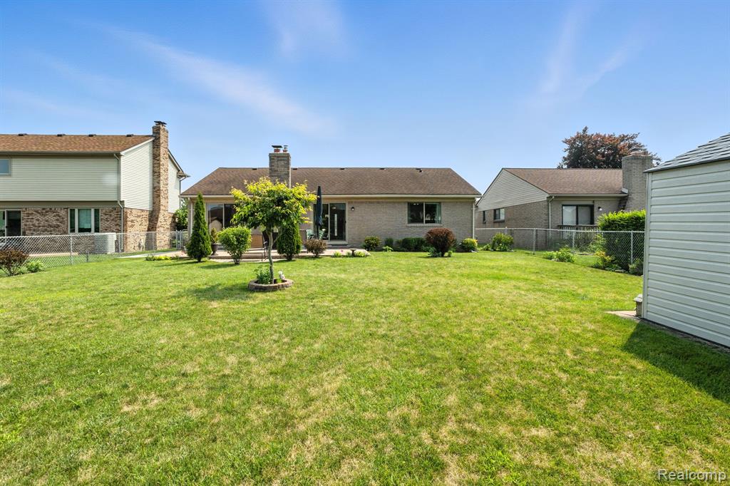 42393 Royal Lane