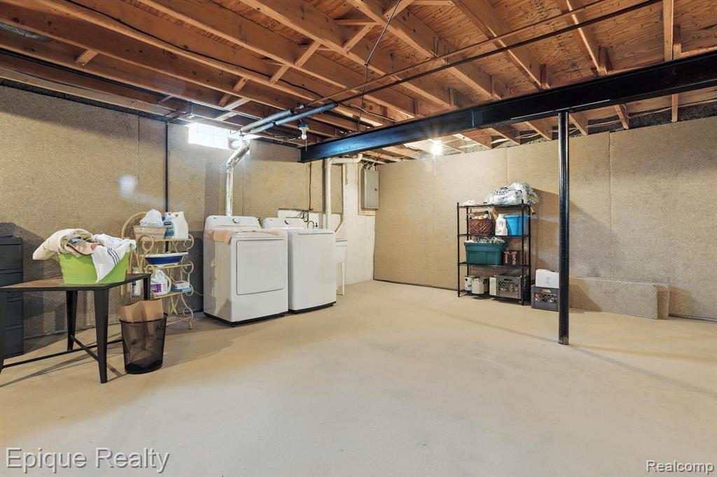 42393 Royal Lane