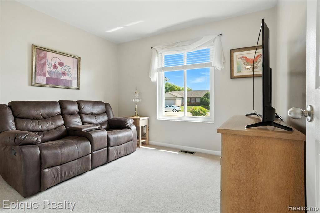 42393 Royal Lane