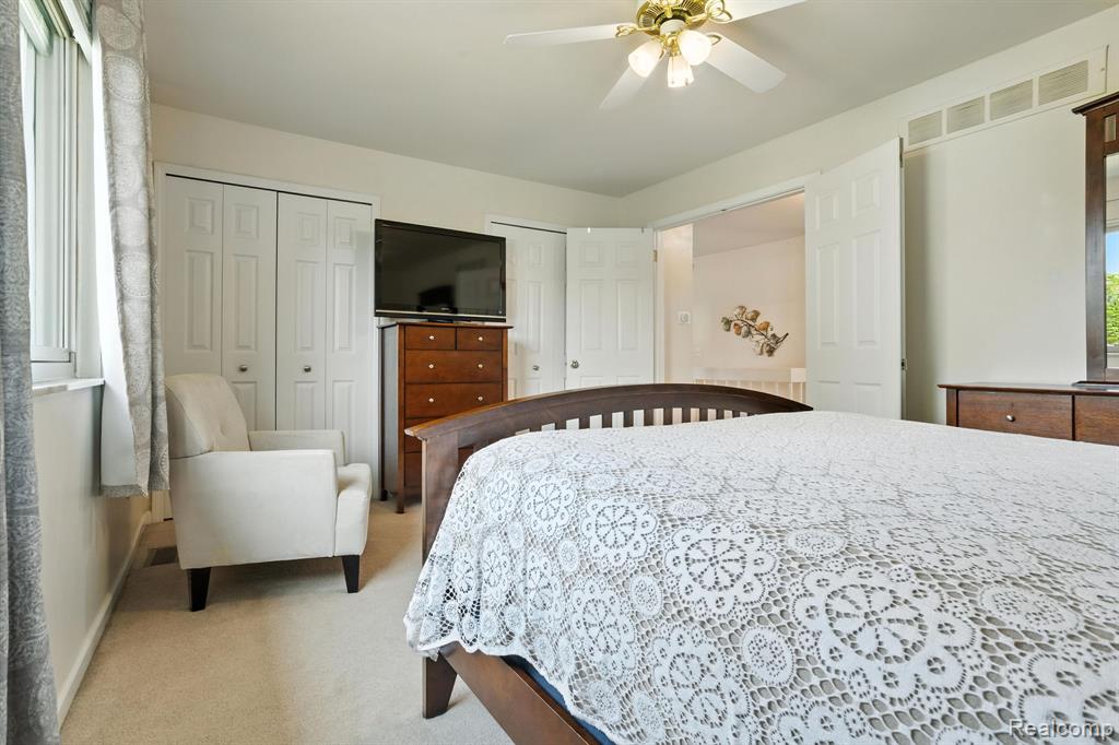 42393 Royal Lane