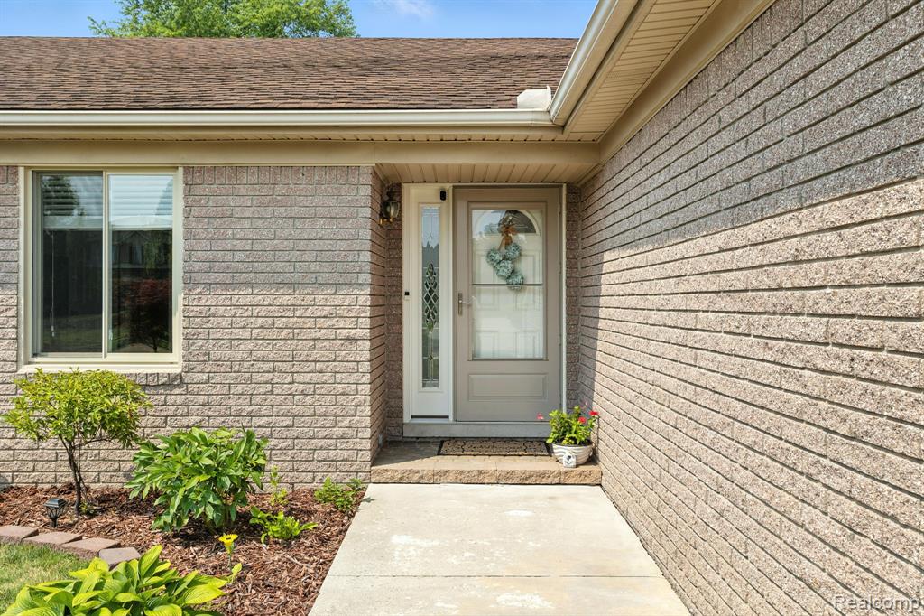 42393 Royal Lane