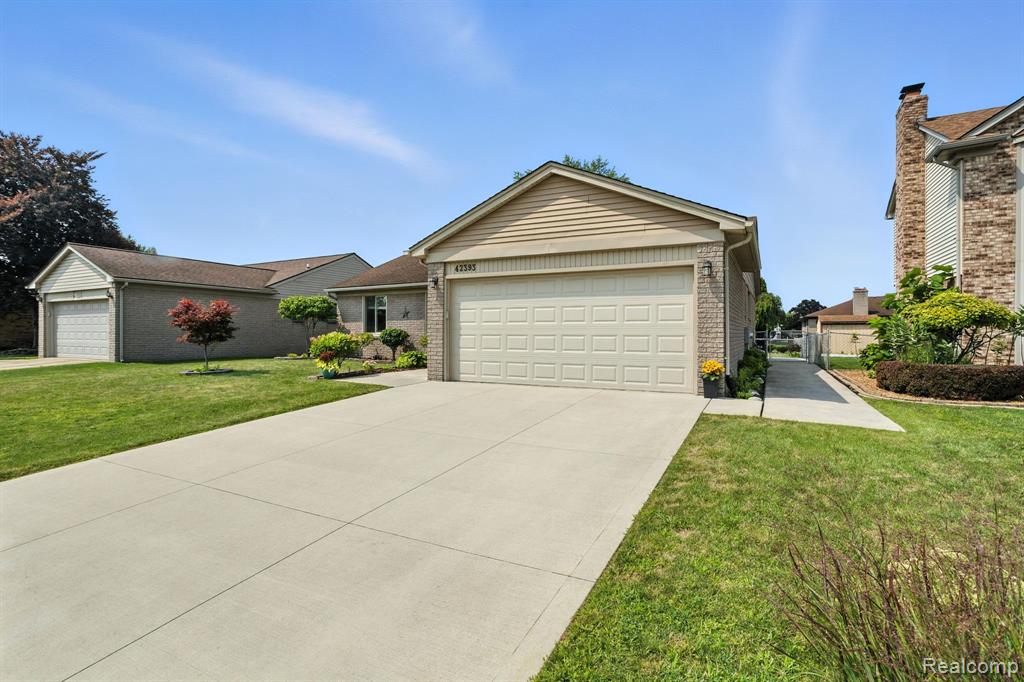42393 Royal Lane