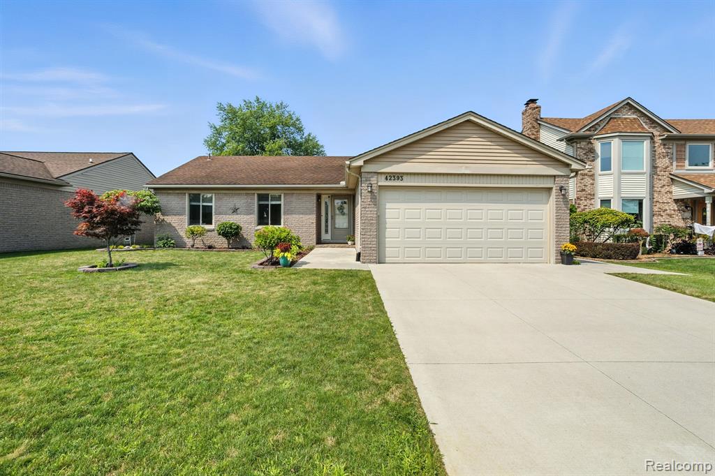 42393 Royal Lane