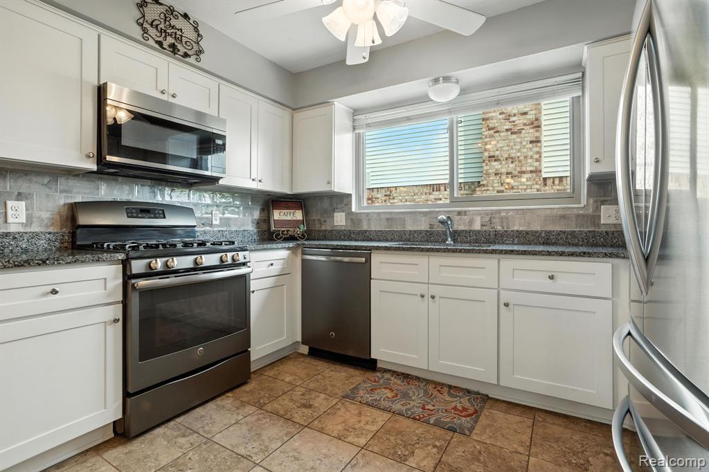 42393 Royal Lane