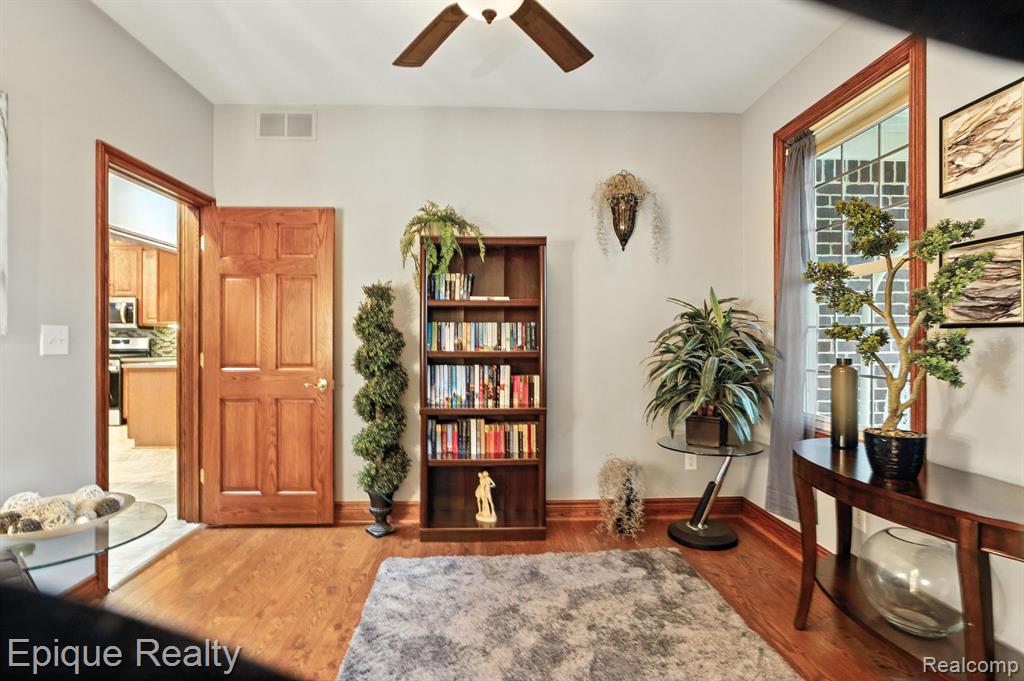 3656 River Road