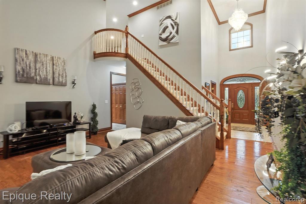 3656 River Road