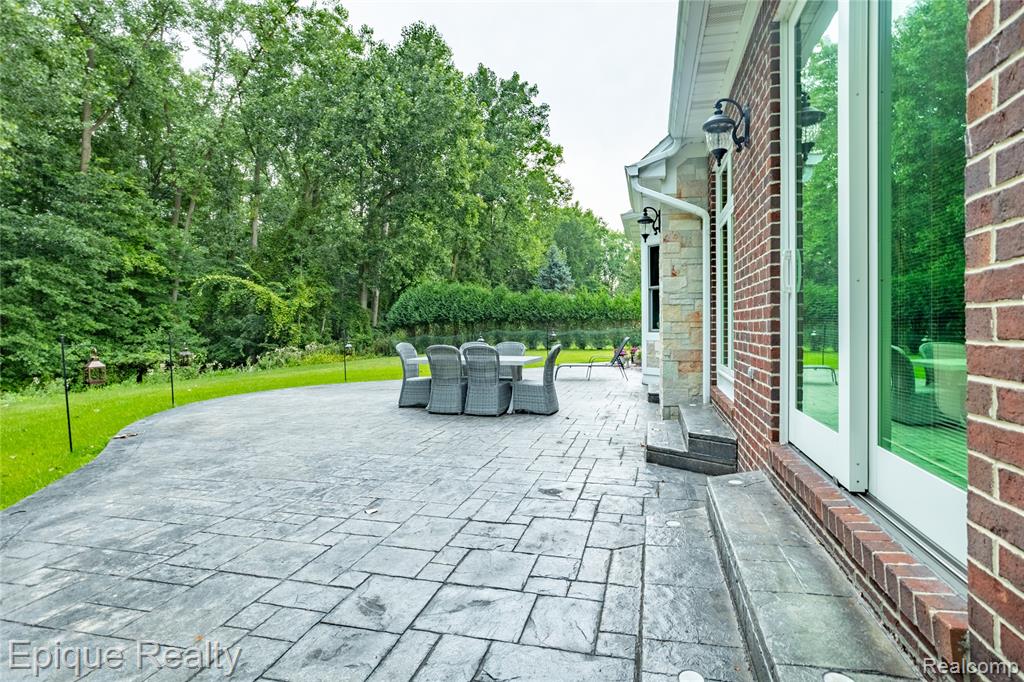 3656 River Road