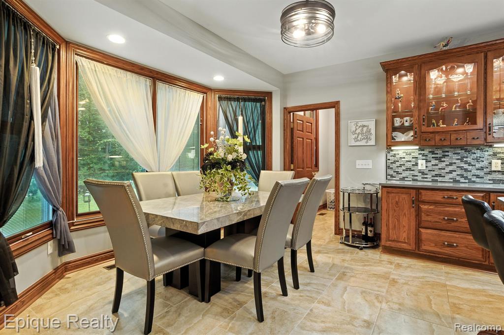3656 River Road