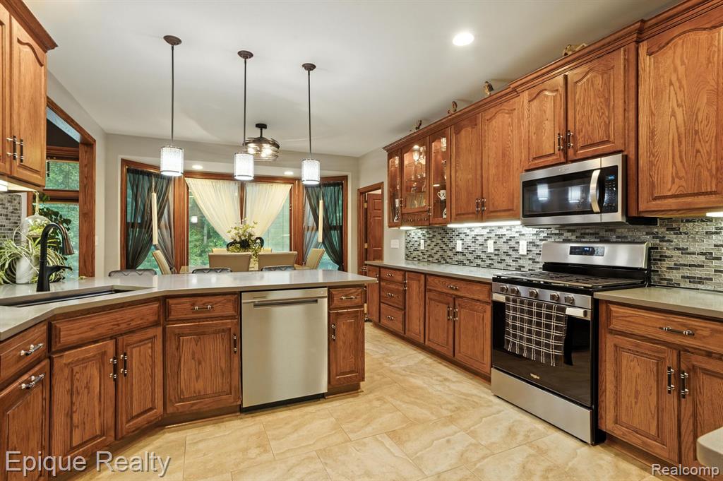 3656 River Road