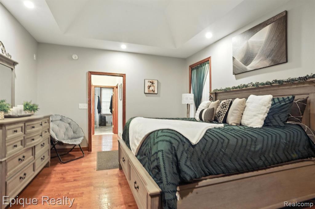 3656 River Road