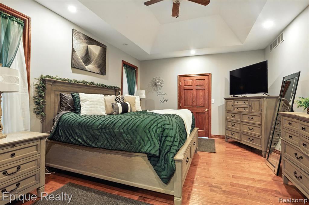 3656 River Road
