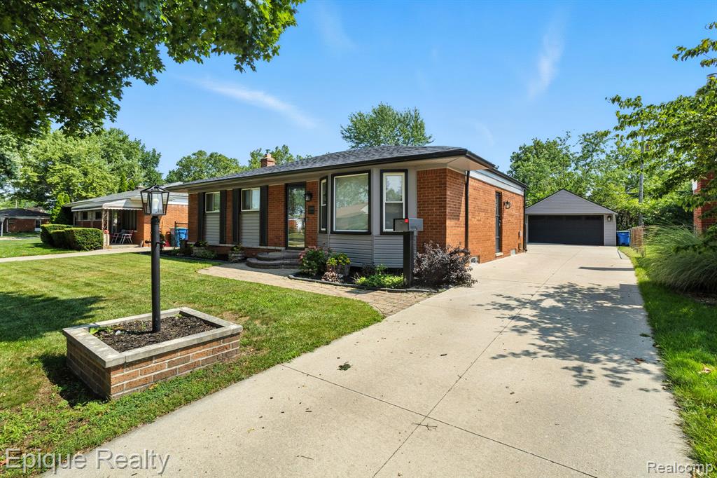 30834 Iroquois Drive