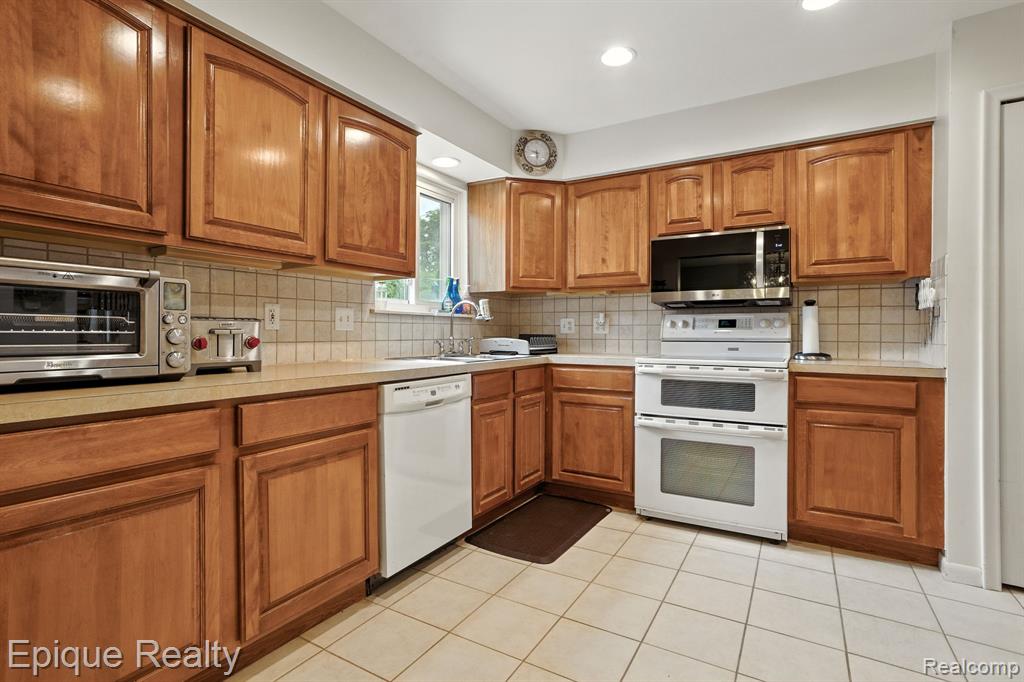 30834 Iroquois Drive