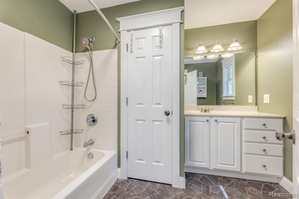 3215 Turnberry