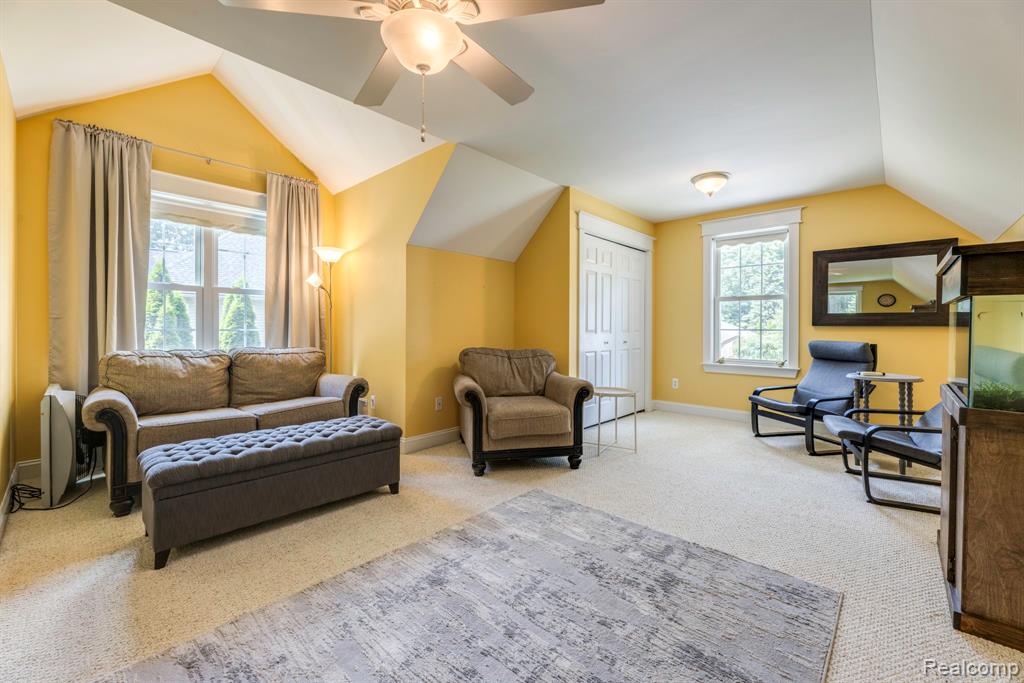 3215 Turnberry