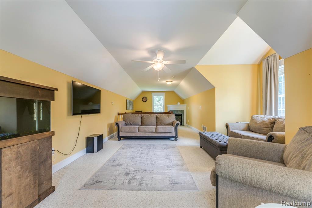 3215 Turnberry