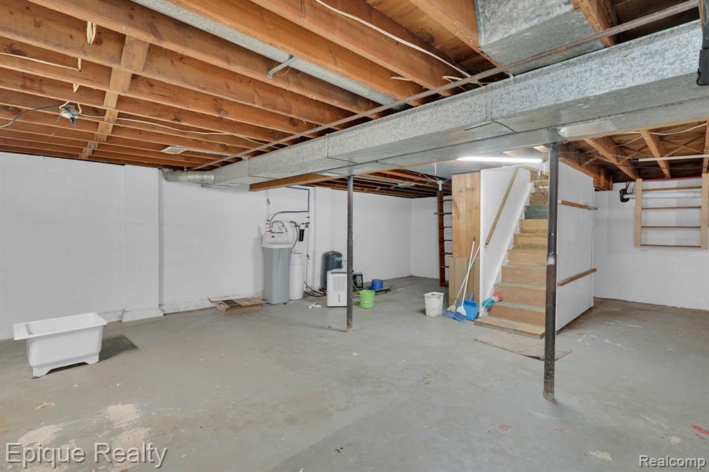 1133 E Schumacher Street