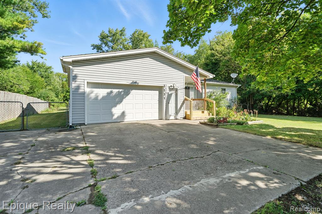 1133 E Schumacher Street