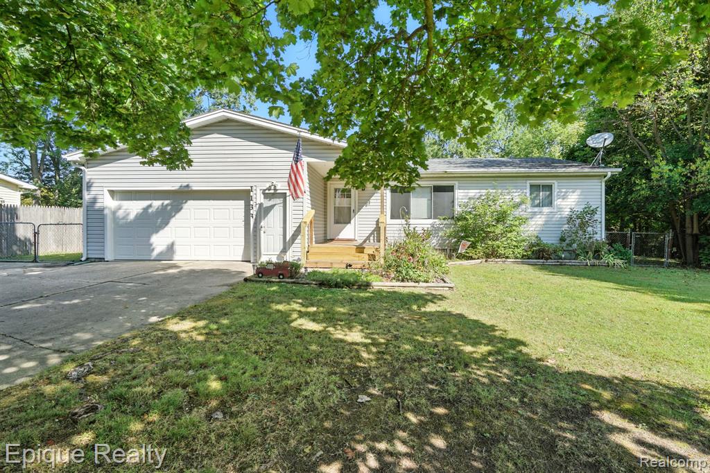 1133 E Schumacher Street