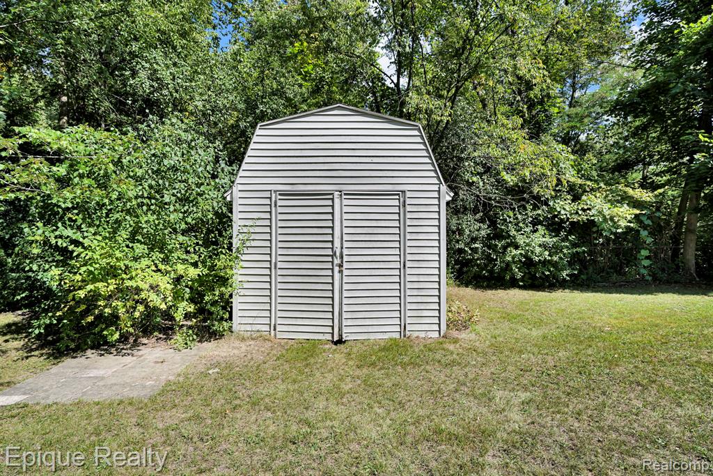 1133 E Schumacher Street