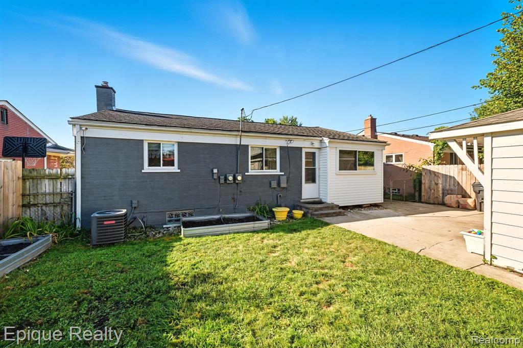 31640 Ann Arbor Trail