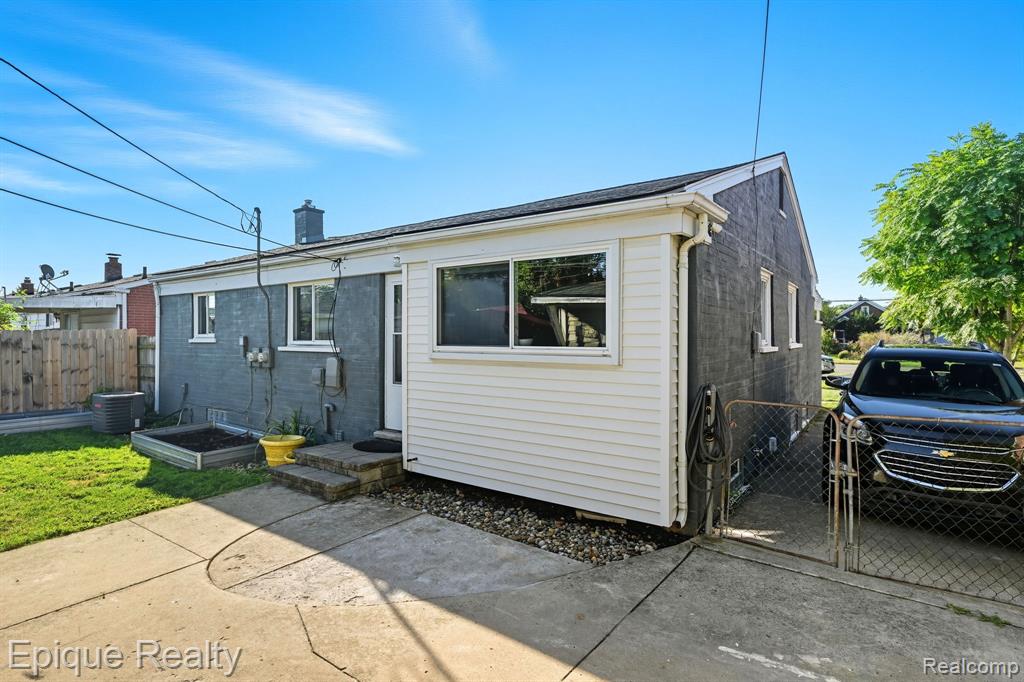 31640 Ann Arbor Trail
