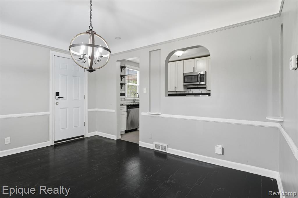 20201 Stratford Road