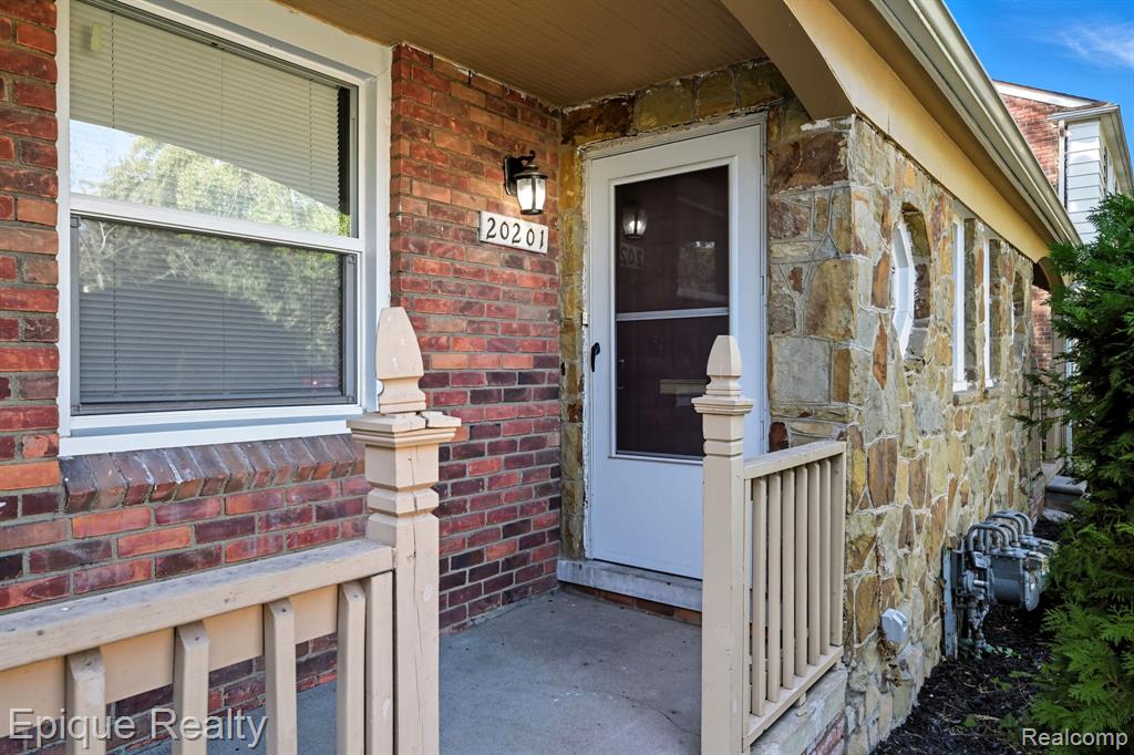 20201 Stratford Road