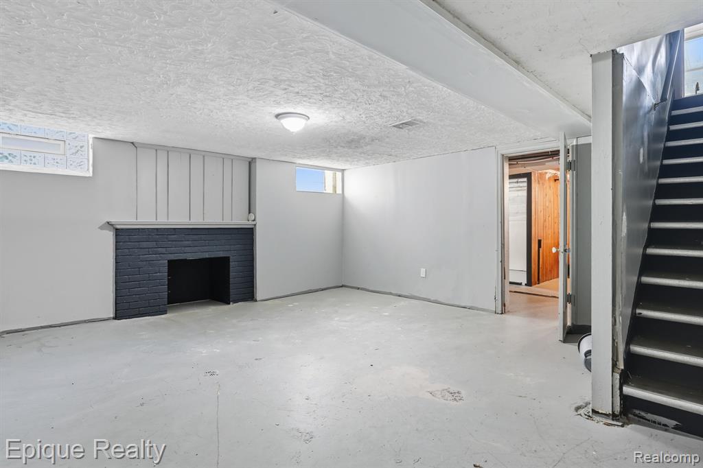 20201 Stratford Road