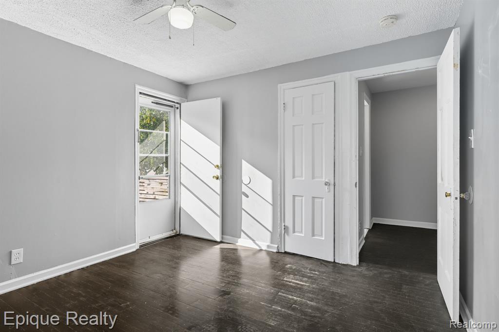 20201 Stratford Road