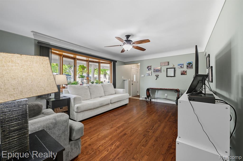 3085 Grange Road