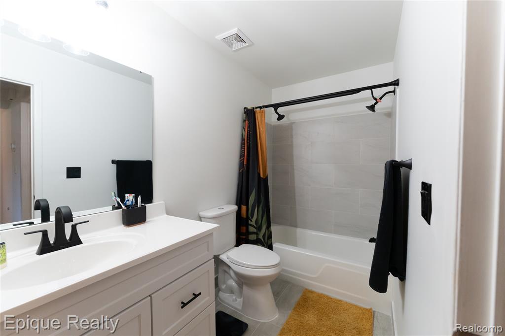 22626 Shoreview Court