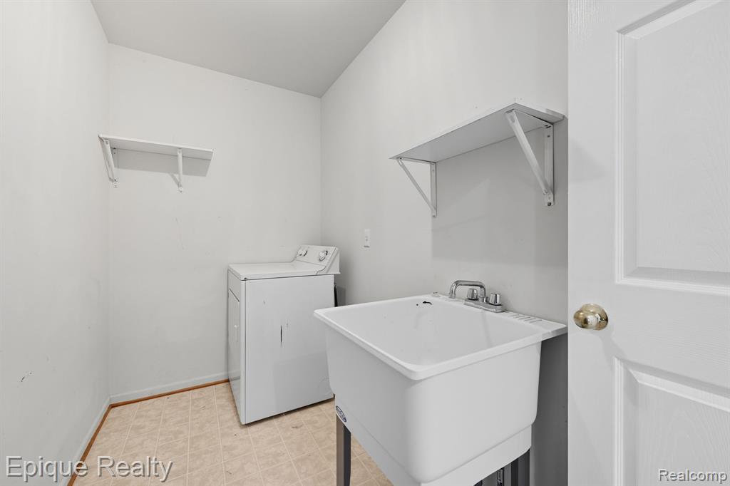 8851 Hardwood Drive