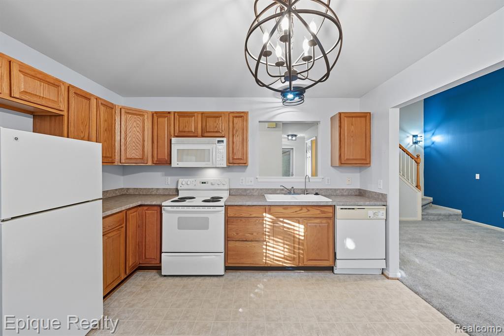 8851 Hardwood Drive