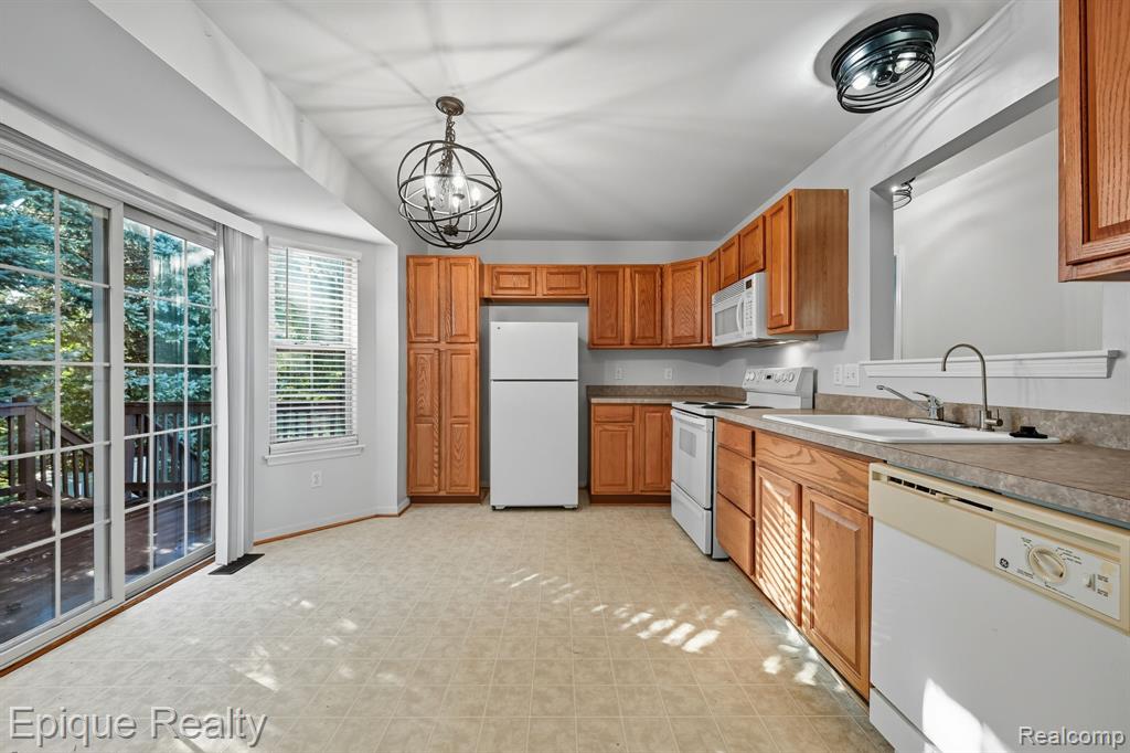 8851 Hardwood Drive