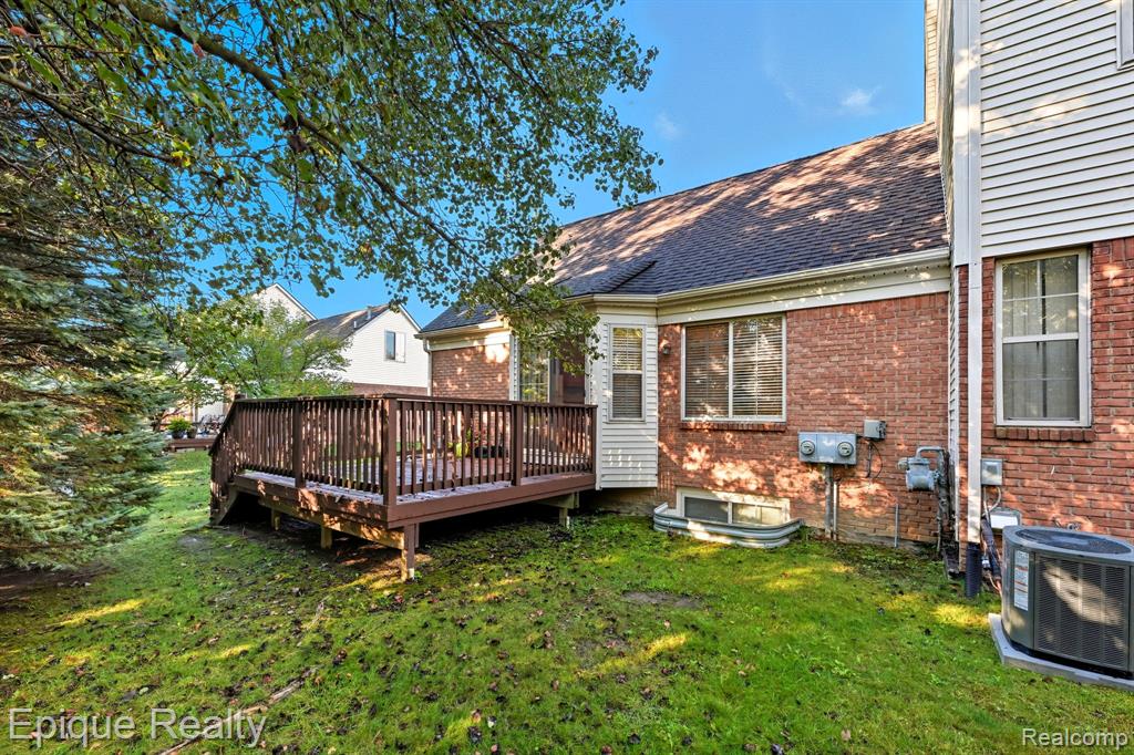 8851 Hardwood Drive