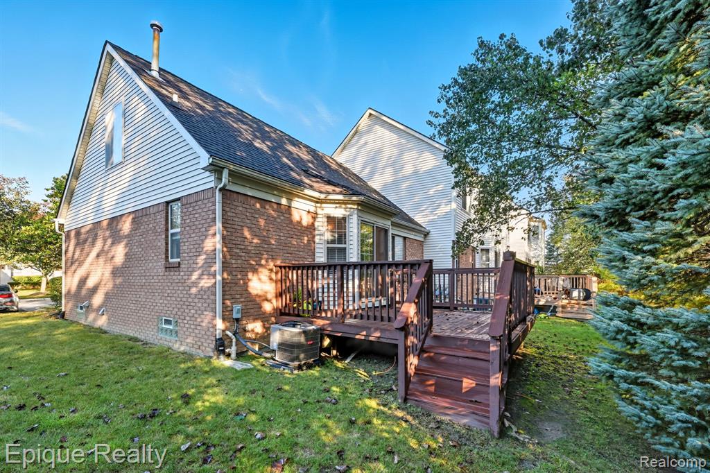 8851 Hardwood Drive
