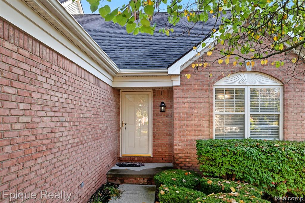 8851 Hardwood Drive