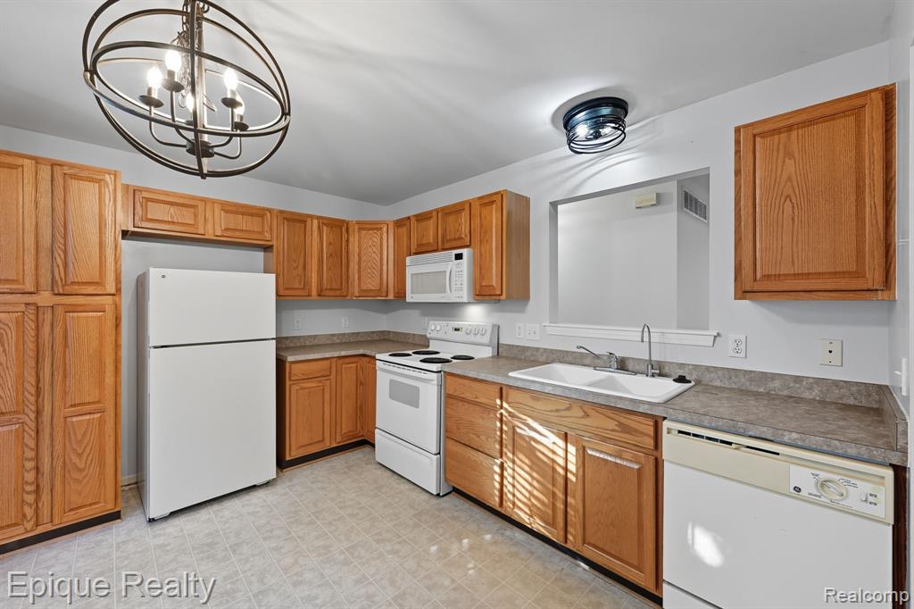 8851 Hardwood Drive