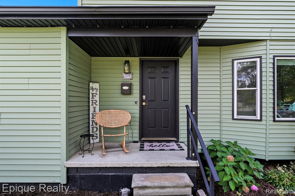 305 W Hayes Avenue