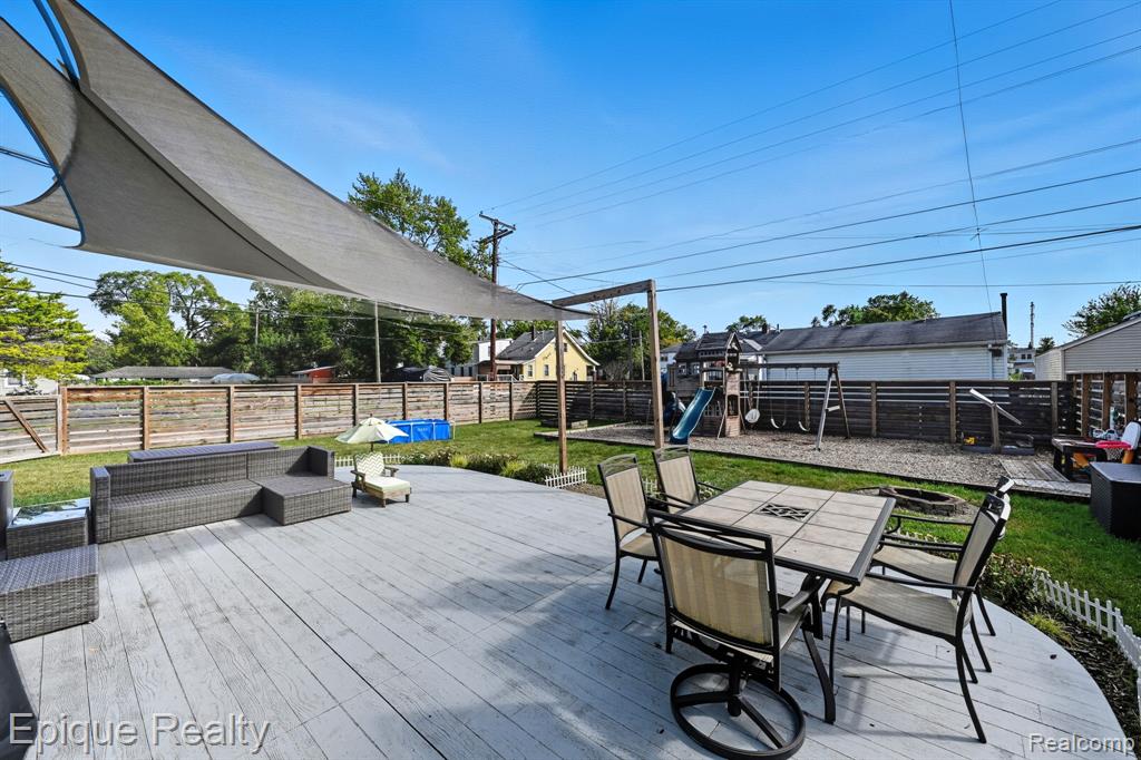 305 W Hayes Avenue