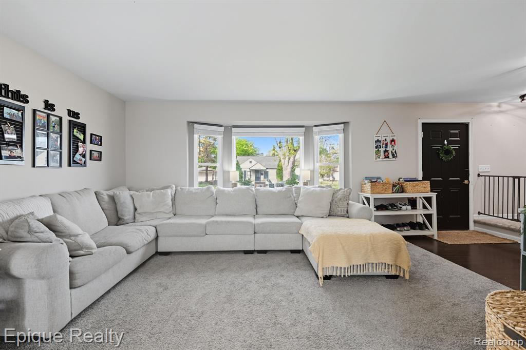 305 W Hayes Avenue
