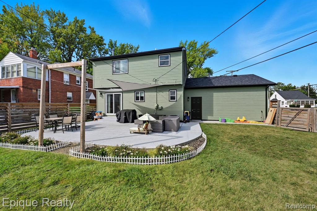 305 W Hayes Avenue