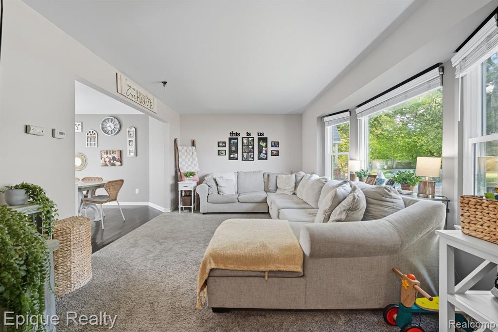 305 W Hayes Avenue