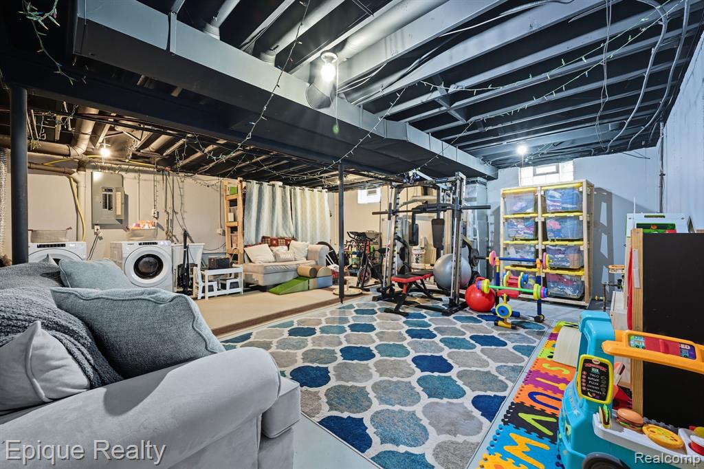 305 W Hayes Avenue
