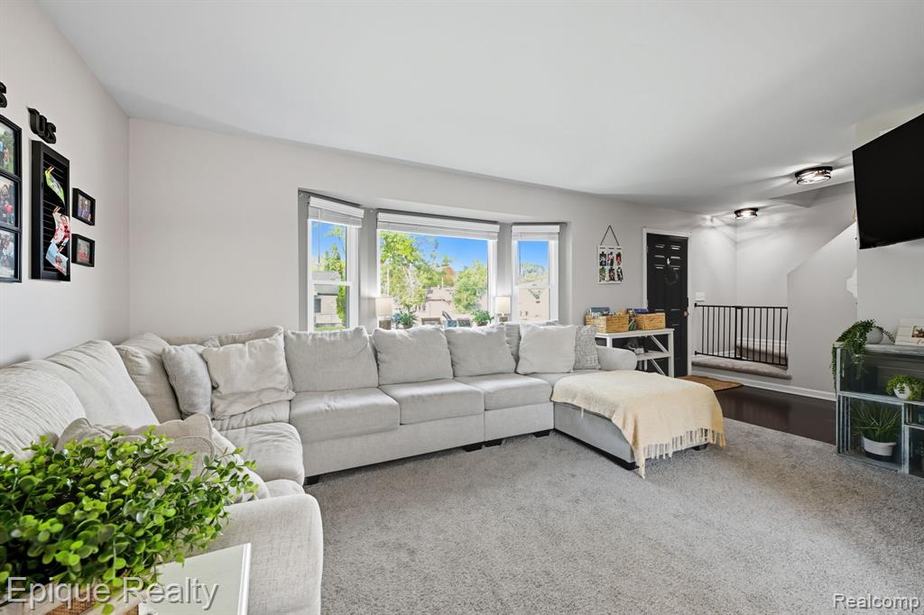 305 W Hayes Avenue