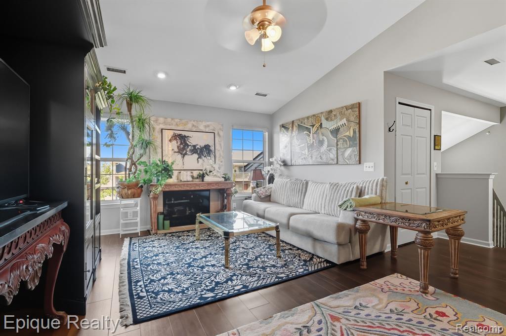 2084 Leighton Drive # 23