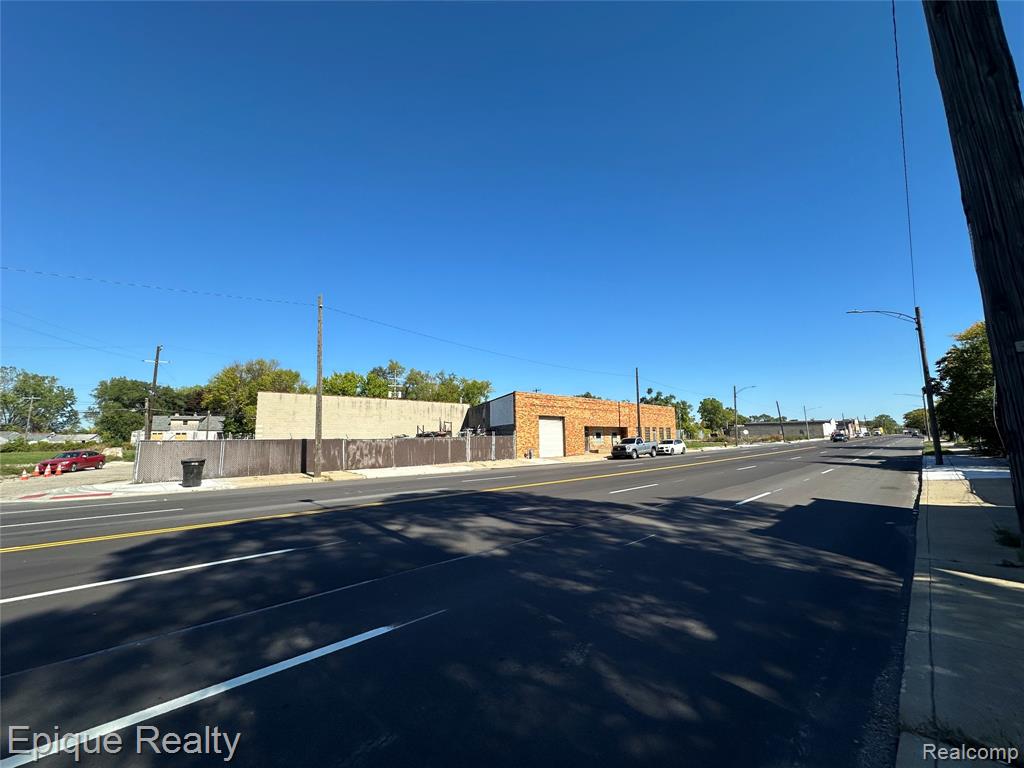 5431, 5419 & 54 E Davison Street