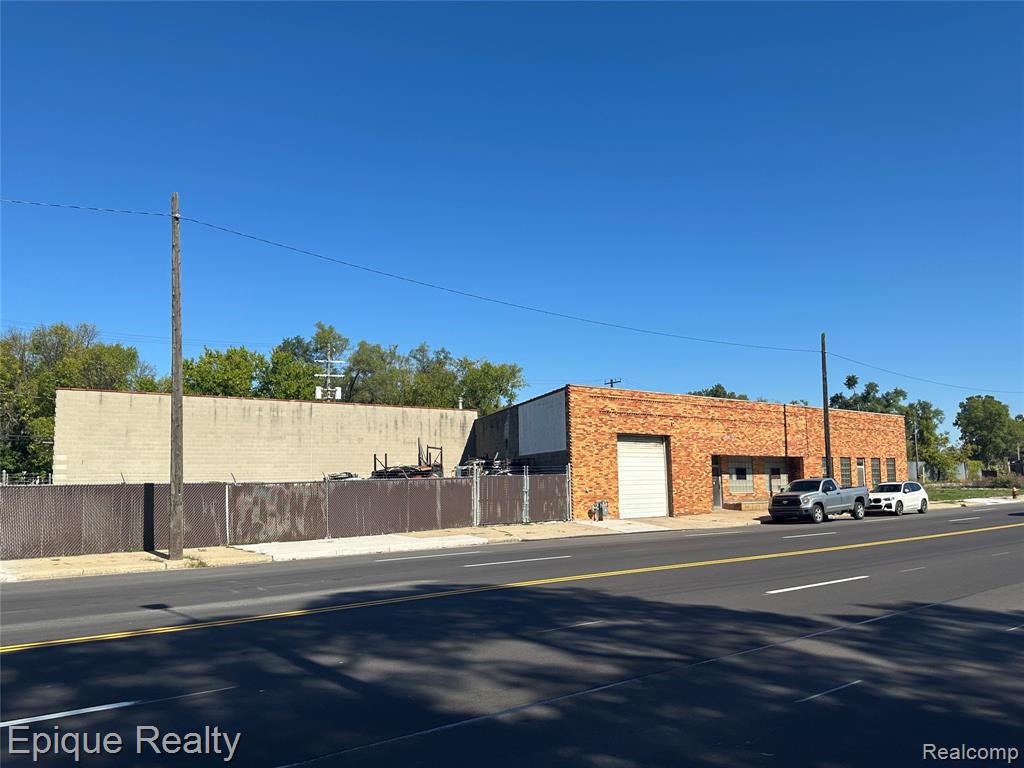 5431, 5419 & 54 E Davison Street
